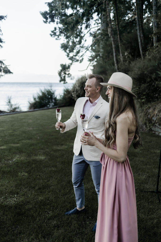 The newly weds friend give a speech at this east sooke elopement